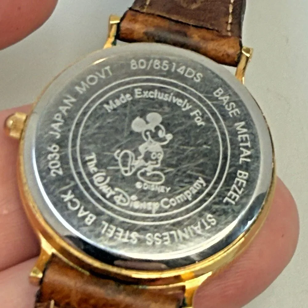 VTG Disney Gold Tone 32mm Watch Mickey Minnie Donald Goofy Chip & Dale Lthr EUC